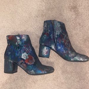 Flower pattern booties